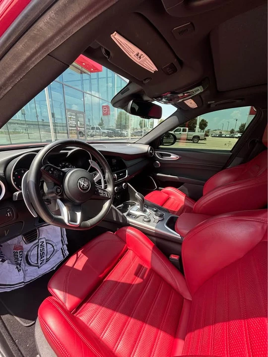 2023 Alfa Romeo Giulia - Image 5 of 10