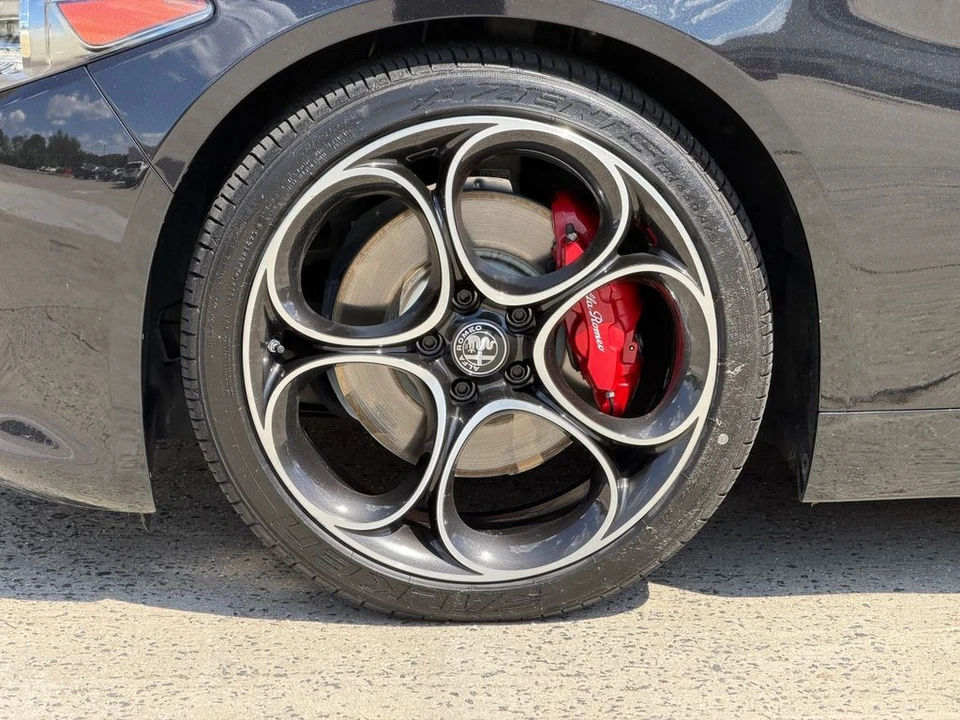 2023 Alfa Romeo Giulia - Image 12 of 31