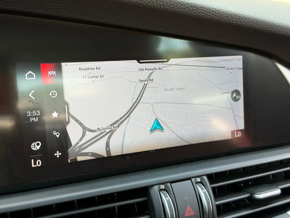 2023 Alfa Romeo Giulia - Image 23 of 31