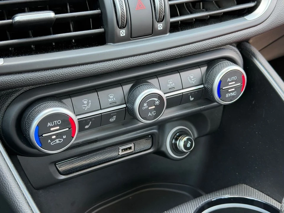 2023 Alfa Romeo Giulia - Image 24 of 31