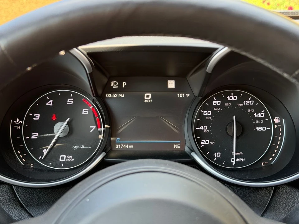 2023 Alfa Romeo Giulia - Image 19 of 31