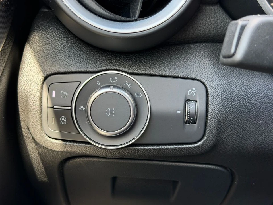 2023 Alfa Romeo Giulia - Image 18 of 31