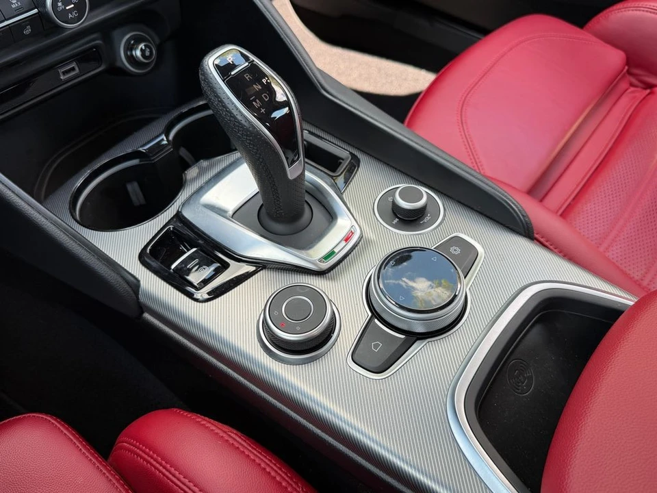 2023 Alfa Romeo Giulia - Image 26 of 31