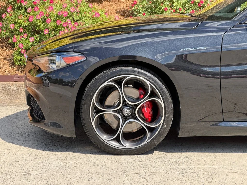 2023 Alfa Romeo Giulia - Image 11 of 31