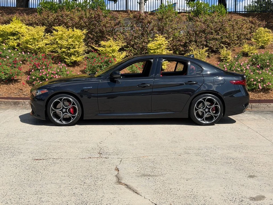 2023 Alfa Romeo Giulia - Image 7 of 31