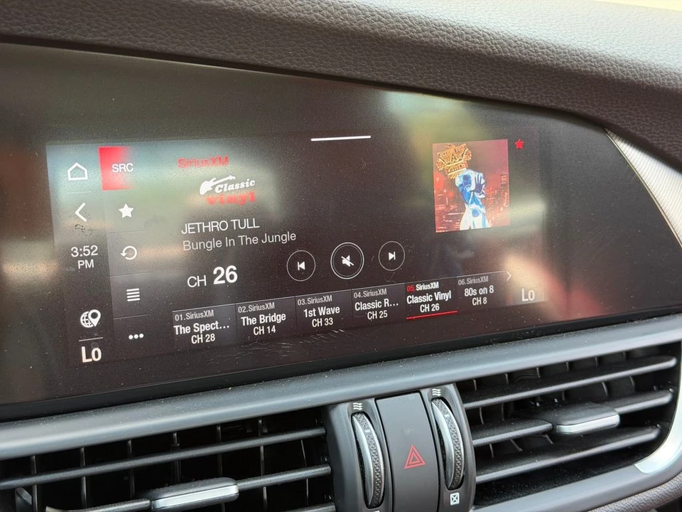 2023 Alfa Romeo Giulia - Image 21 of 31