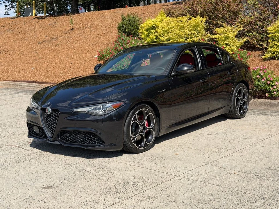 2023 Alfa Romeo Giulia - Image 8 of 31