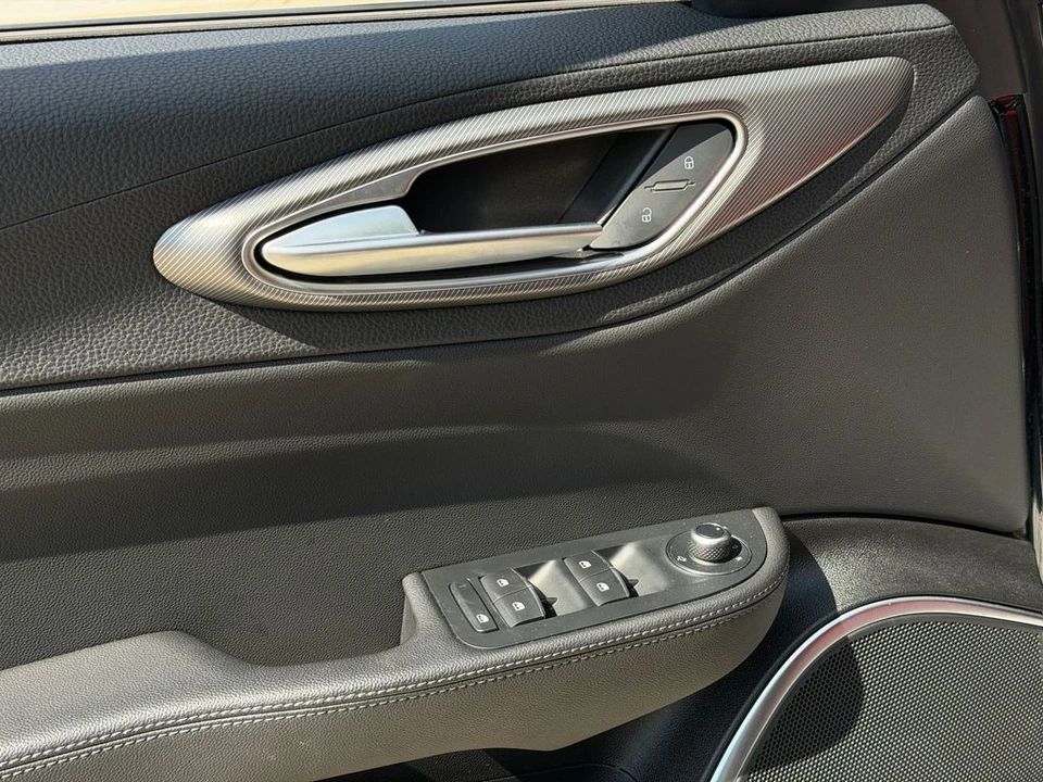 2023 Alfa Romeo Giulia - Image 14 of 31