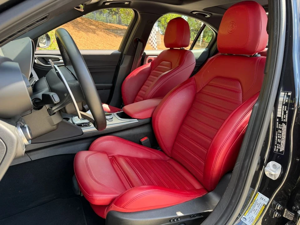 2023 Alfa Romeo Giulia - Image 16 of 31