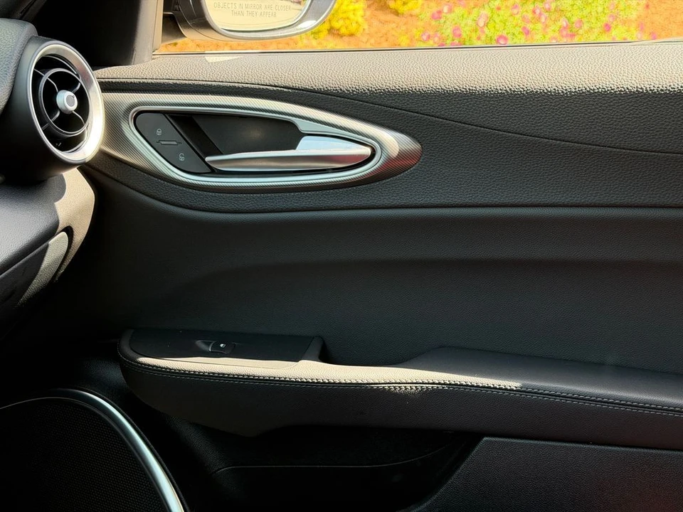 2023 Alfa Romeo Giulia - Image 28 of 31