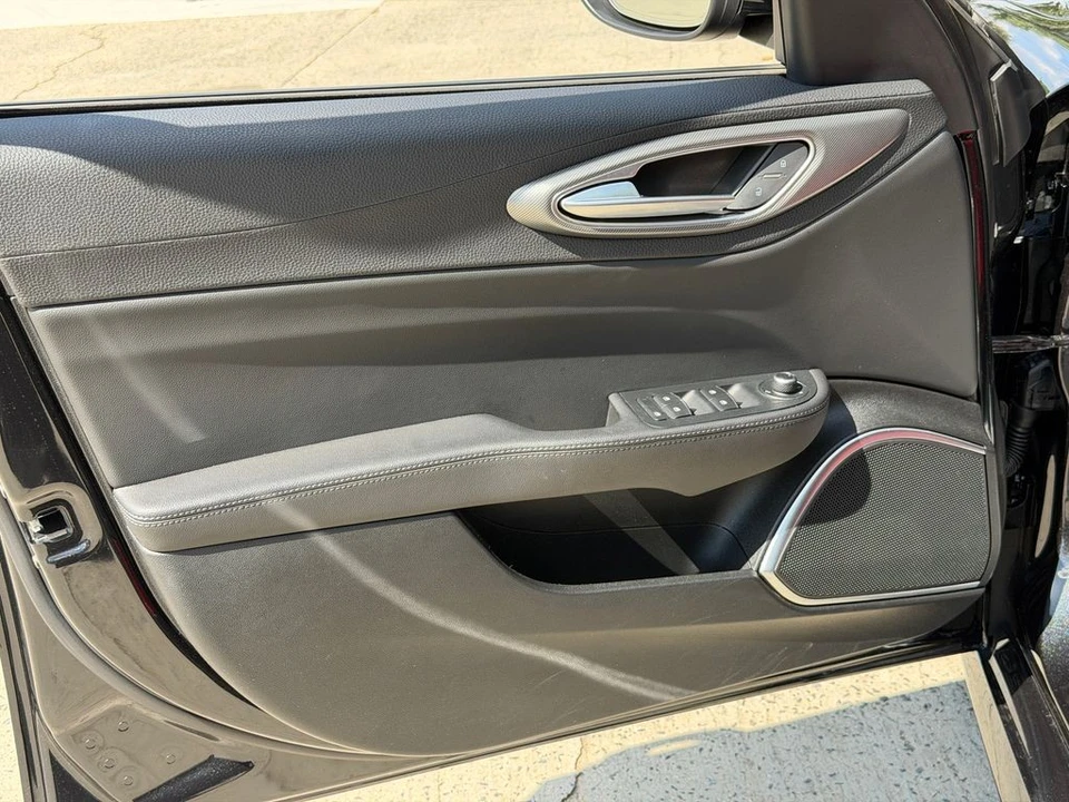 2023 Alfa Romeo Giulia - Image 13 of 31
