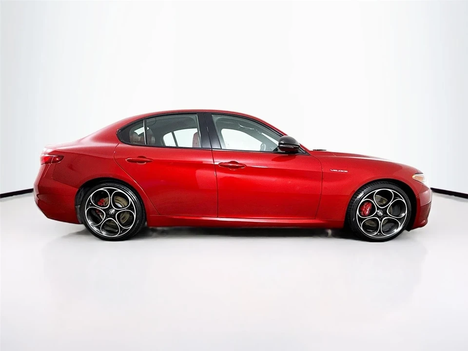 2023 Alfa Romeo Giulia - Image 8 of 21