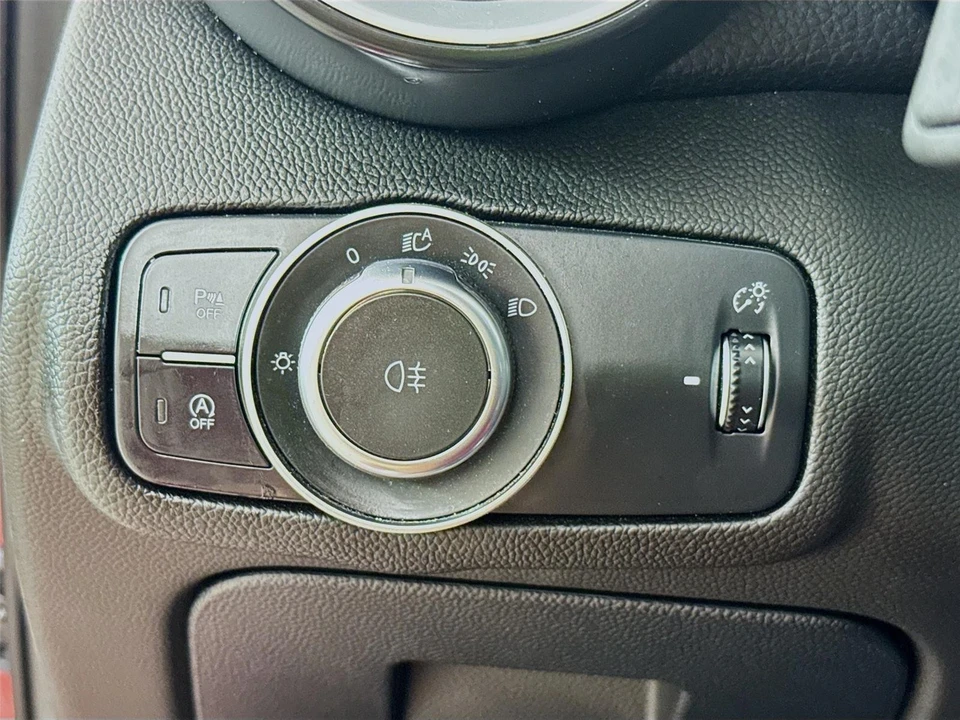 2023 Alfa Romeo Giulia - Image 10 of 21