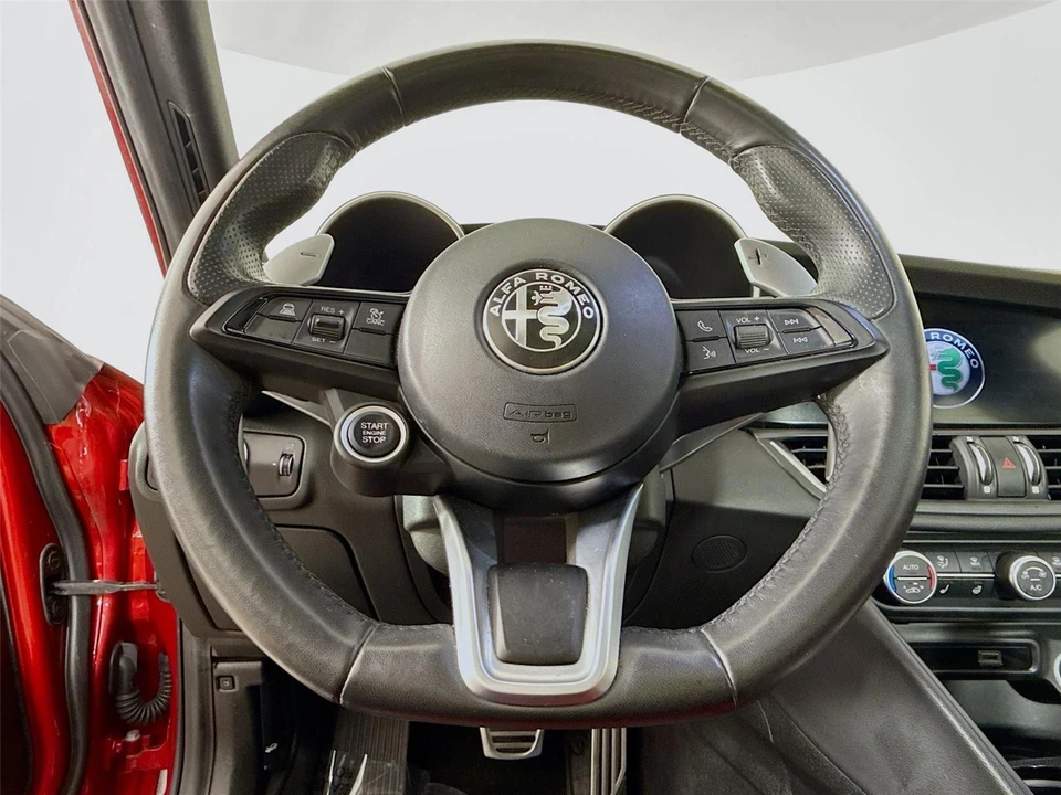 2023 Alfa Romeo Giulia - Image 11 of 21