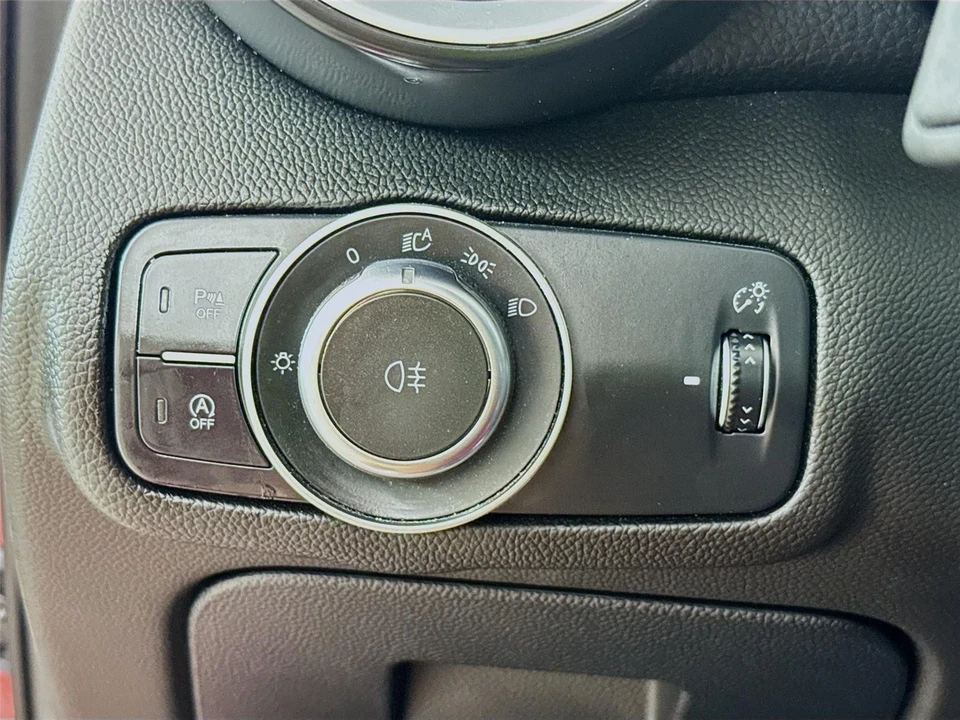 2023 Alfa Romeo Giulia - Image 10 of 21