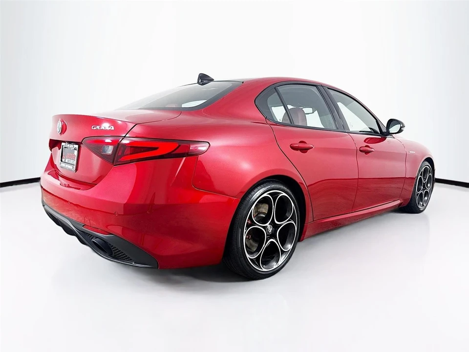 2023 Alfa Romeo Giulia - Image 7 of 21