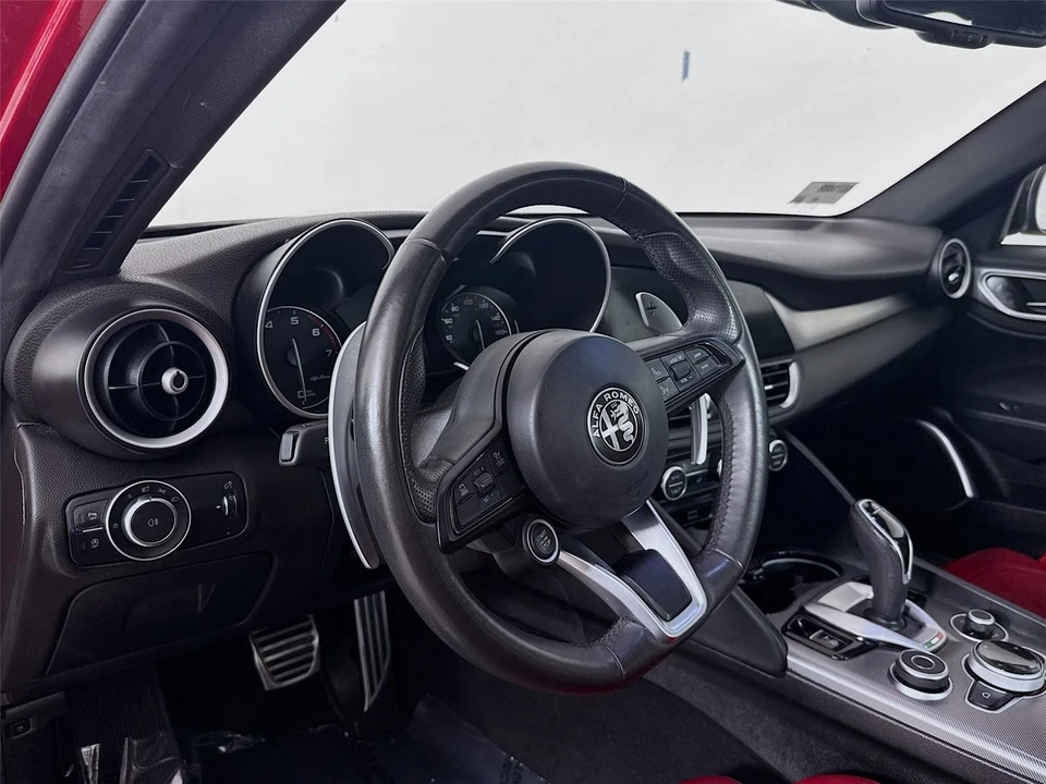 2023 Alfa Romeo Giulia - Image 9 of 21