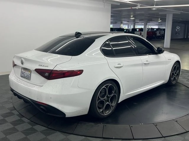 2023 Alfa Romeo Giulia - Image 5 of 12