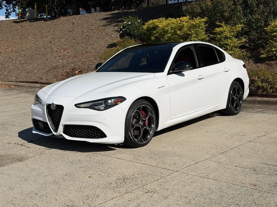 2023 Alfa Romeo Giulia - Image 8 of 21