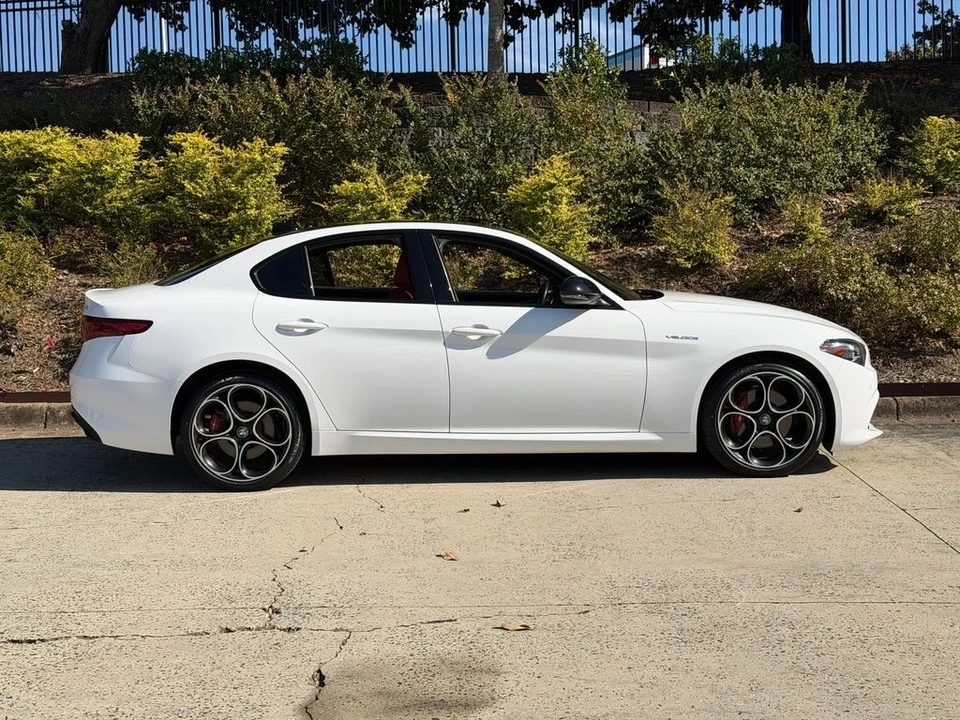 2023 Alfa Romeo Giulia - Image 2 of 21