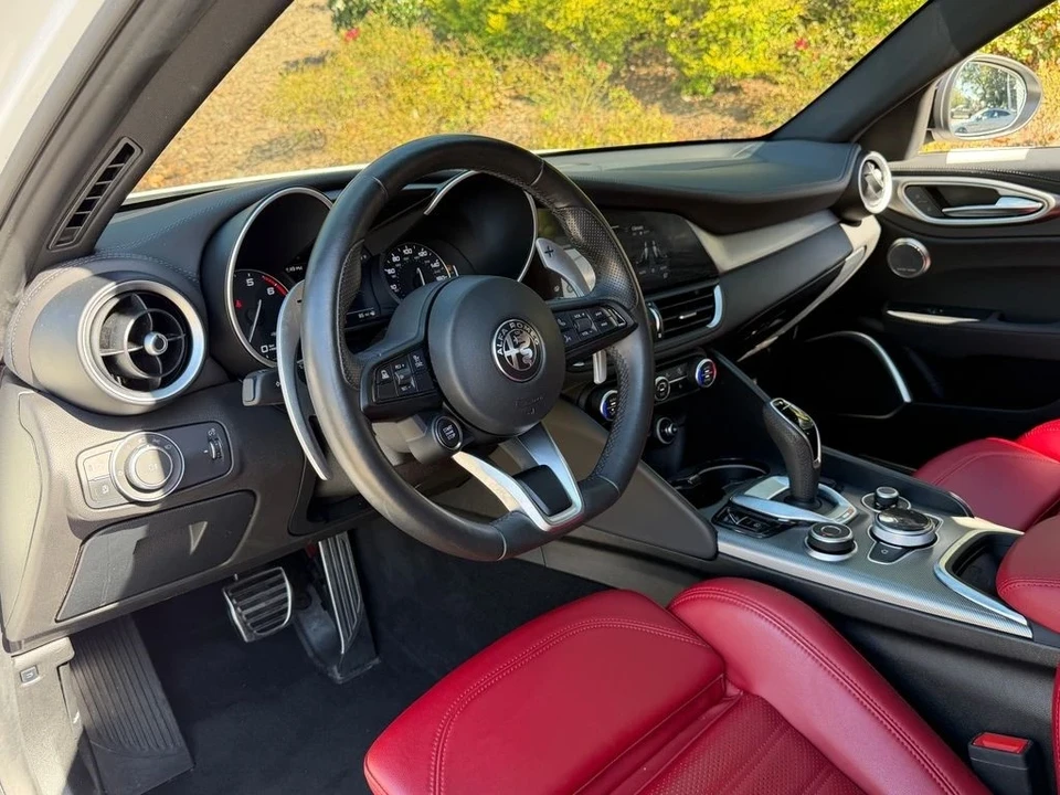 2023 Alfa Romeo Giulia - Image 13 of 21