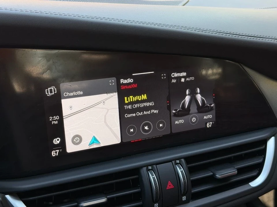 2023 Alfa Romeo Giulia - Image 17 of 21