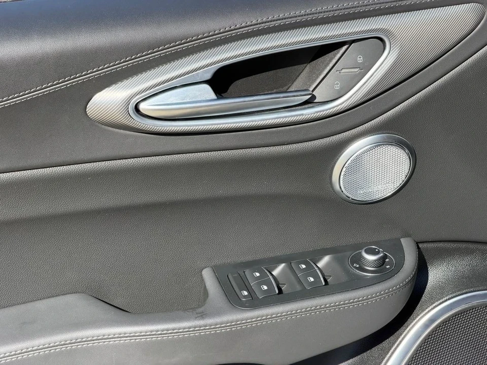 2023 Alfa Romeo Giulia - Image 12 of 21
