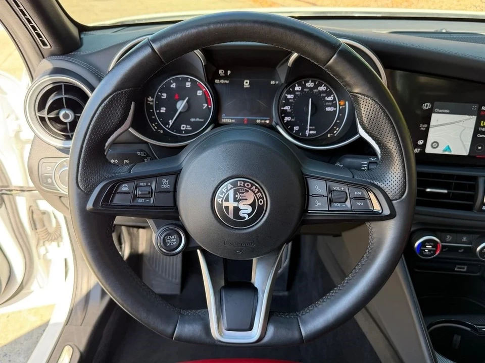 2023 Alfa Romeo Giulia - Image 15 of 21
