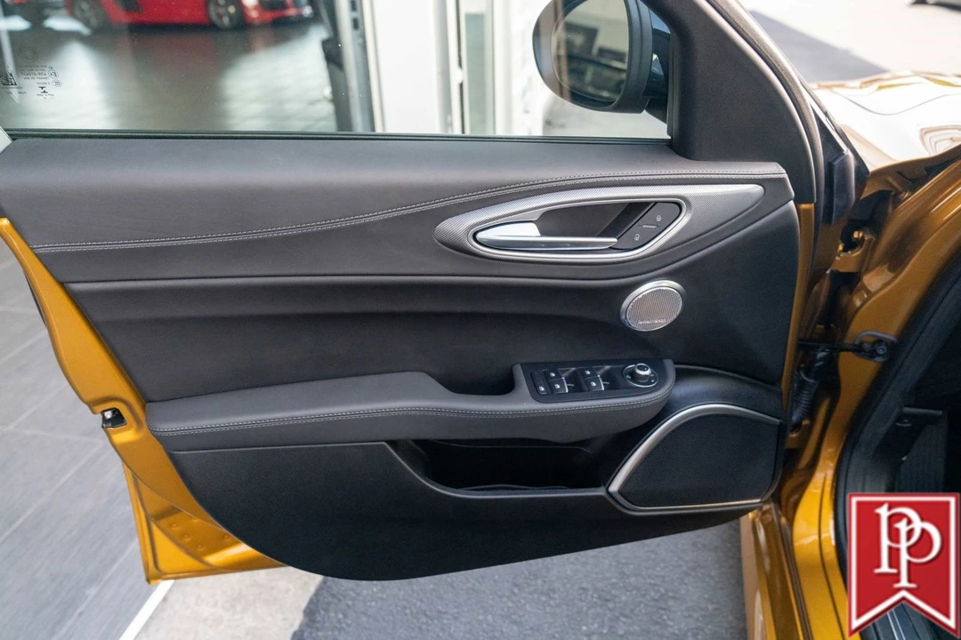 2023 Alfa Romeo Giulia - Image 10 of 21