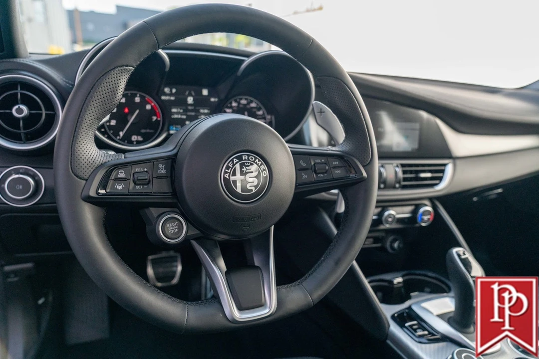 2023 Alfa Romeo Giulia - Image 13 of 21