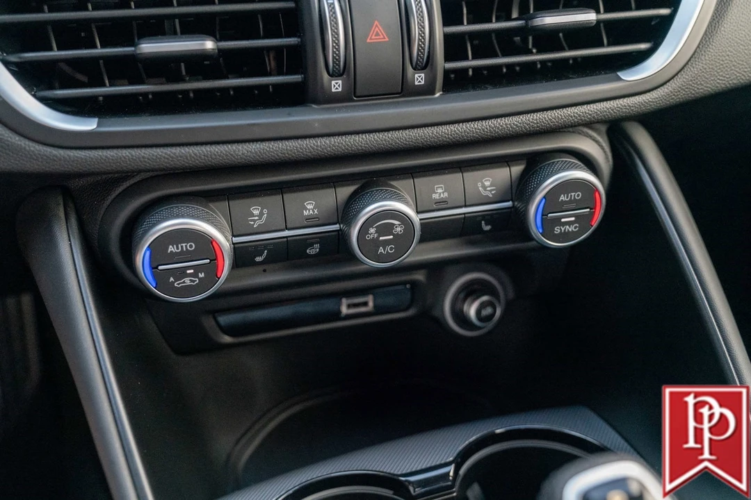 2023 Alfa Romeo Giulia - Image 19 of 21