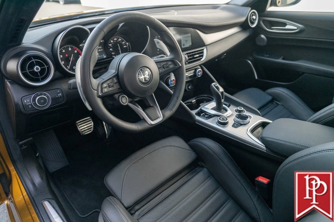 2023 Alfa Romeo Giulia - Image 8 of 21