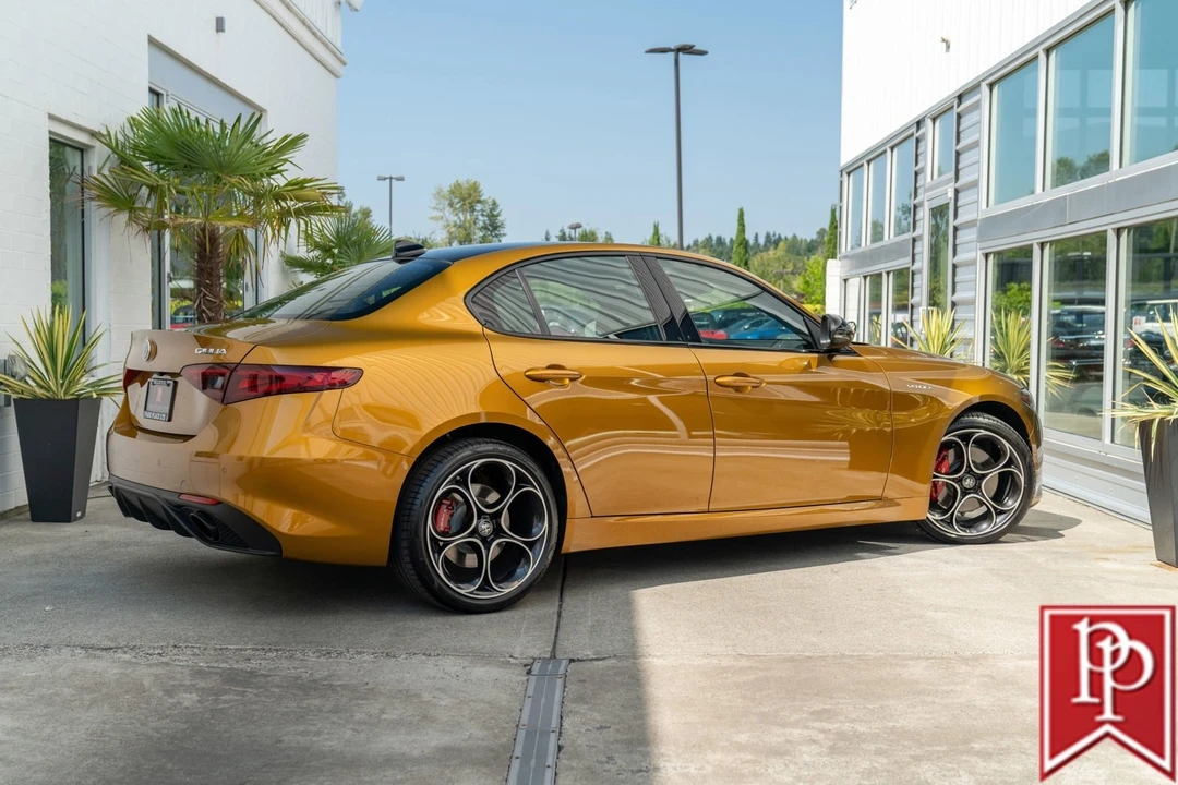 2023 Alfa Romeo Giulia - Image 7 of 21