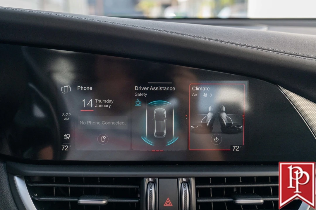 2023 Alfa Romeo Giulia - Image 17 of 21