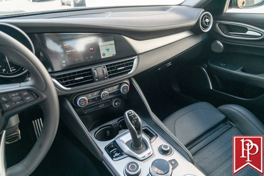 2023 Alfa Romeo Giulia - Image 14 of 21