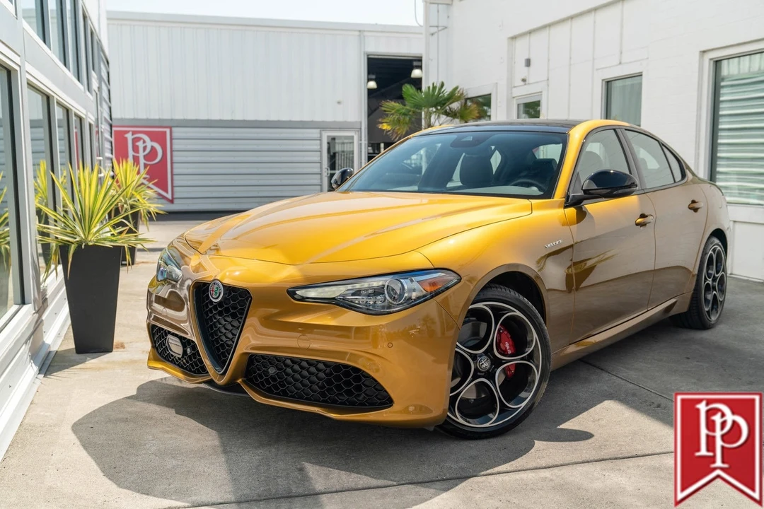 2023 Alfa Romeo Giulia - Image 2 of 21