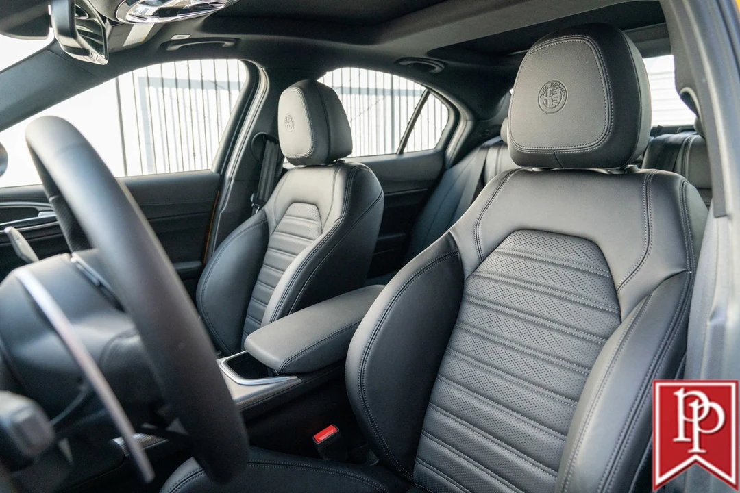 2023 Alfa Romeo Giulia - Image 9 of 21
