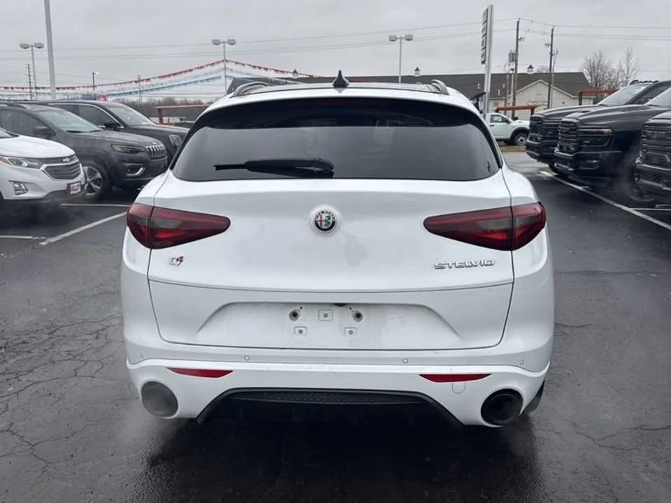 2023 Alfa Romeo Giulia - Image 8 of 19