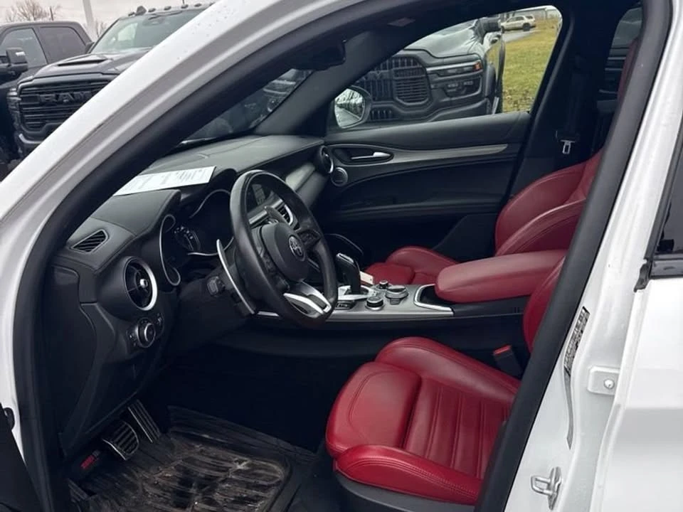 2023 Alfa Romeo Giulia - Image 10 of 19