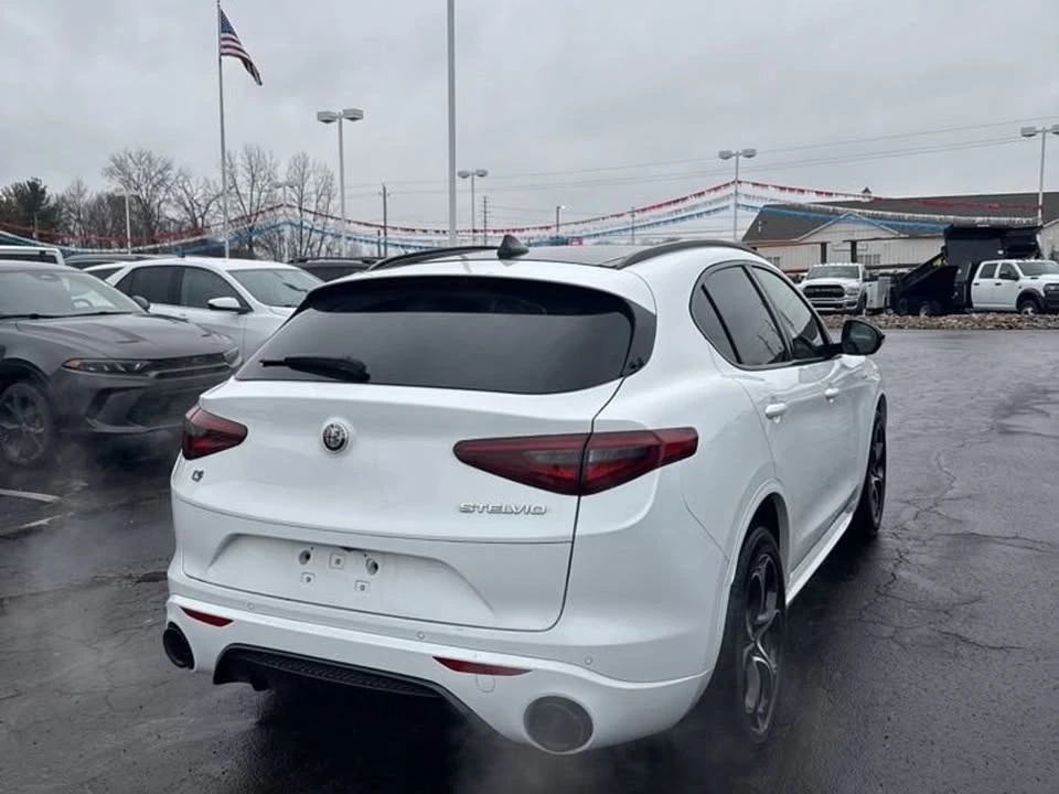2023 Alfa Romeo Giulia - Image 7 of 19