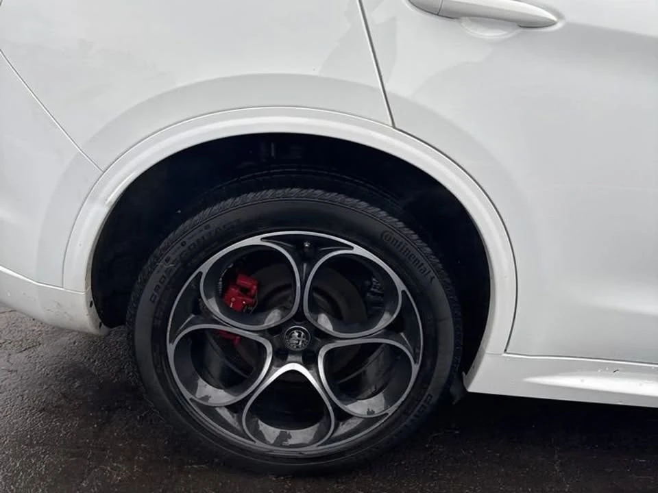2023 Alfa Romeo Giulia - Image 5 of 19