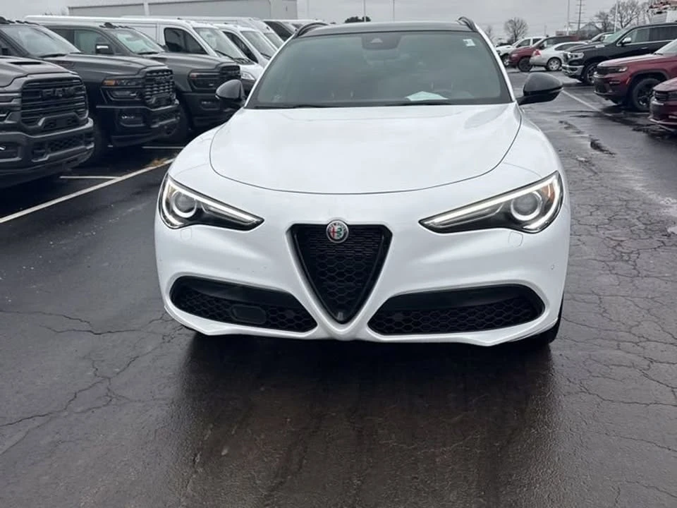 2023 Alfa Romeo Giulia - Image 2 of 19