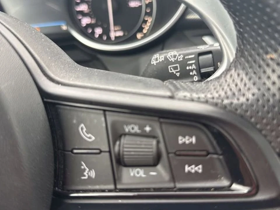 2023 Alfa Romeo Giulia - Image 18 of 19