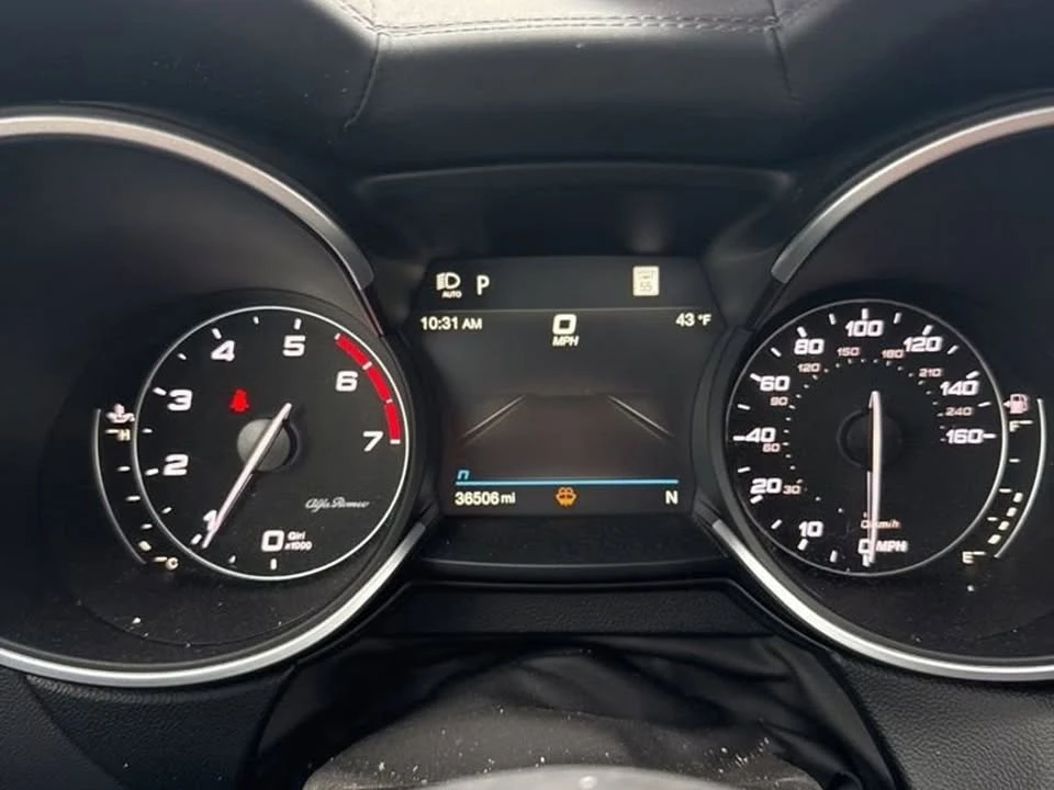 2023 Alfa Romeo Giulia - Image 13 of 19
