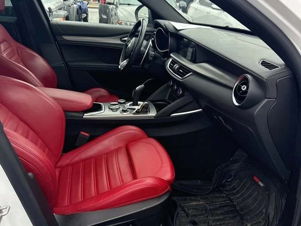 2023 Alfa Romeo Giulia - Image 6 of 19