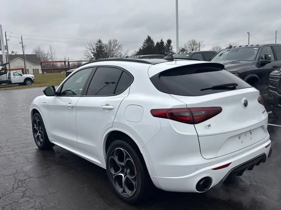 2023 Alfa Romeo Giulia - Image 9 of 19