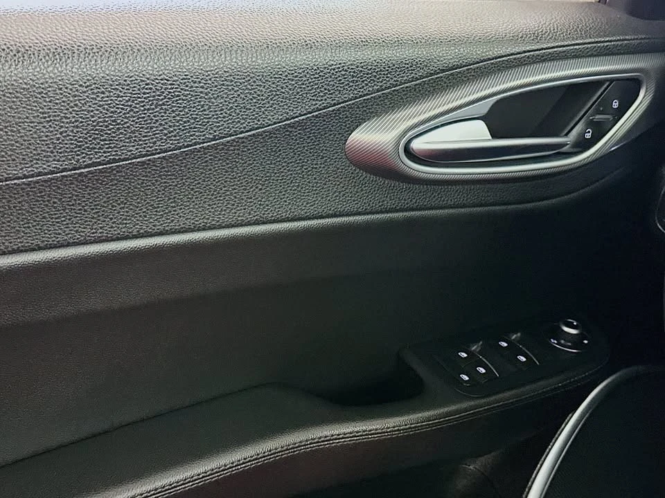 2023 Alfa Romeo Giulia - Image 15 of 20