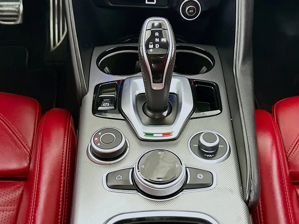 2023 Alfa Romeo Giulia - Image 14 of 20