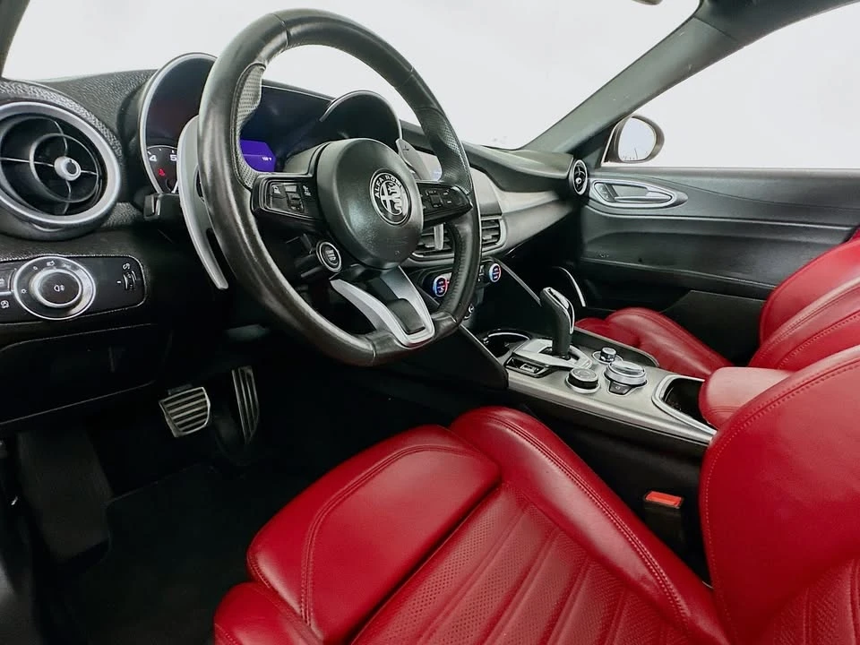 2023 Alfa Romeo Giulia - Image 7 of 20