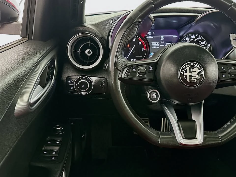 2023 Alfa Romeo Giulia - Image 10 of 20